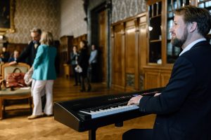 Ratsplenarsaal, Maurice Hüsni, Piano